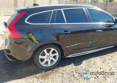 2015 Volvo V60 T5 Premier из США, поврежденный, VIN YV126MEB7F1187940